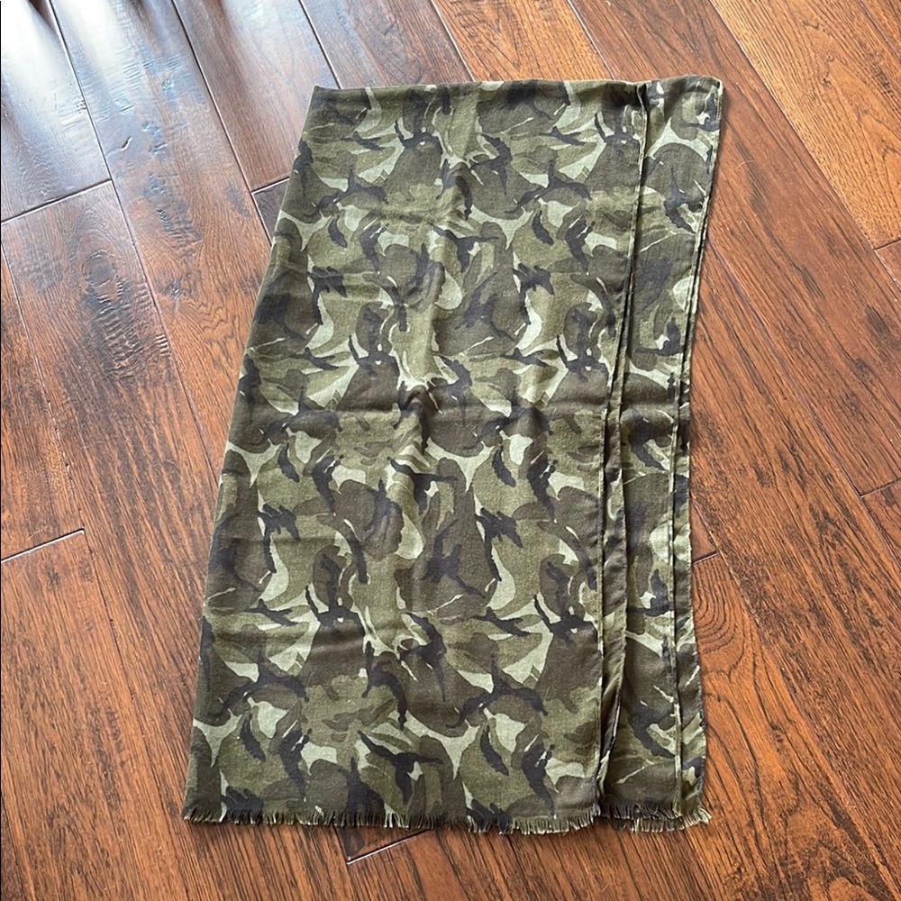 BANANA REPUBLIC Camouflage Scarf